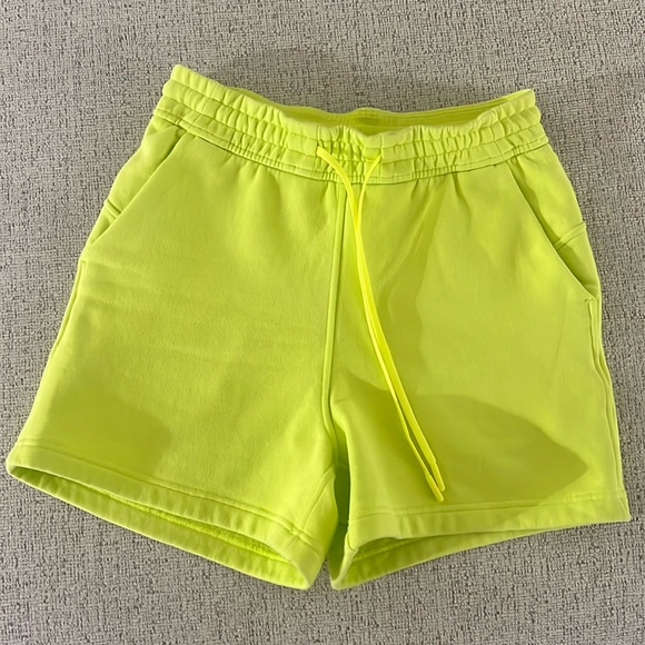 Lululemon Women Sz 4 Loungeful High-Rise Fleece Short 4" Electric Lemon - Picture 7 of 12
